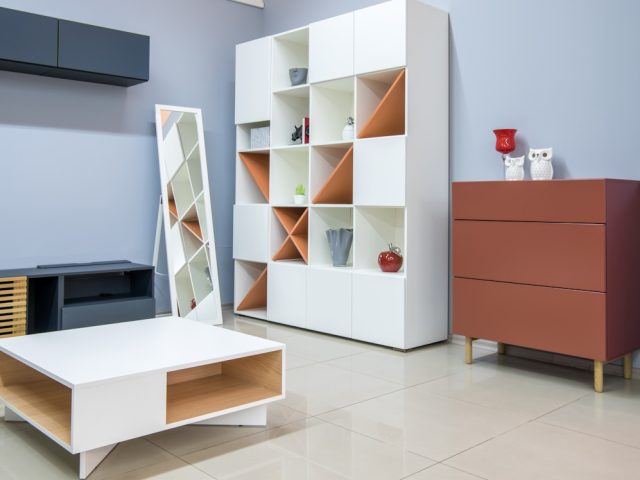 De ce unele locuințe par mai mari decât sunt în realitate? Secretul stă, de multe ori, în mobilier.
